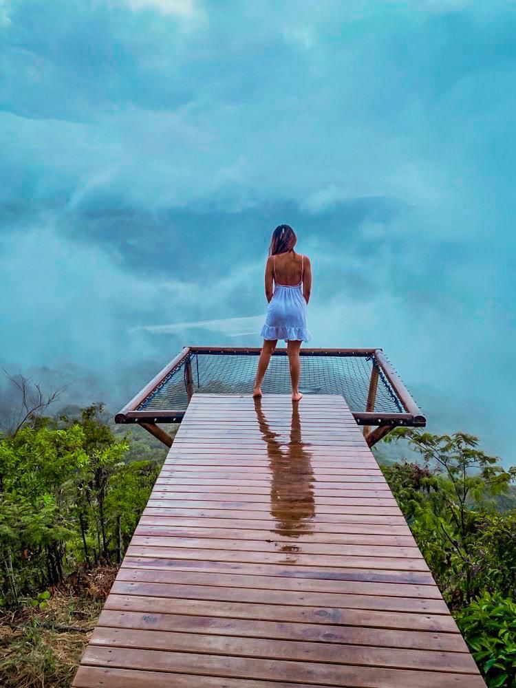 Mirador con vista a la cordillera